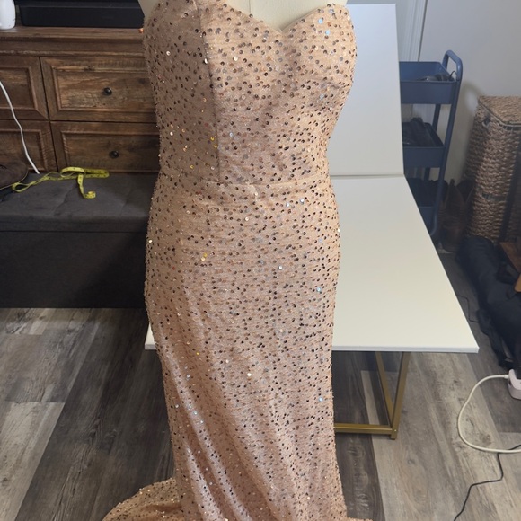 One-Shoulder Sequin Dress - Picture 4 of 9